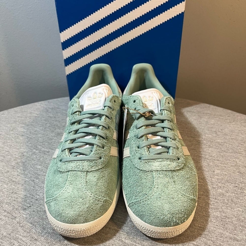 Adidas Classic Gazelle Suede Sneaker Hazy Green Women's Shoe Size 7.5 IG4393 - Picture 4 of 12